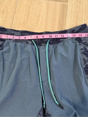 Men's Lululemon Namaste At The Beach Short in Deep Navy size M 5" inseam